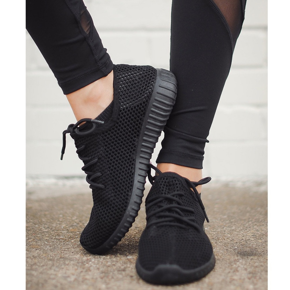 🚨1 HR SALE🚨AMALIA uber comfy sneakers - BLACK